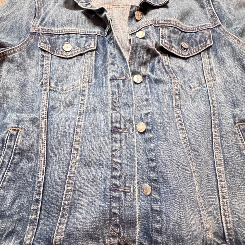 GAP Denim Jacket Womens Large Blue Medium Wash Button Front Trucker Jean Jacket - Picture 3 of 6